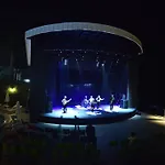 Azura Deluxe & 호텔