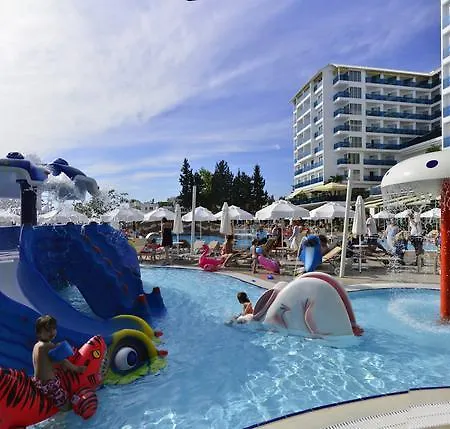 Azura Deluxe & מלון 5*