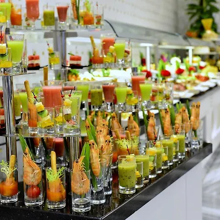 Azura Deluxe & מלון