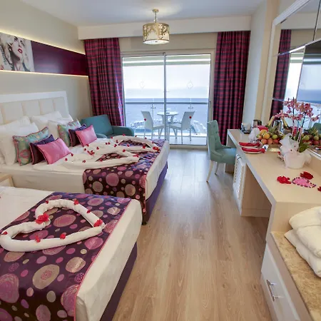 Azura Deluxe & מלון