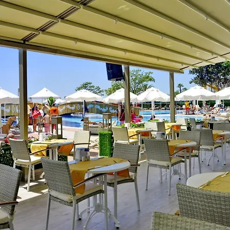 Azura Deluxe & מלון 5*