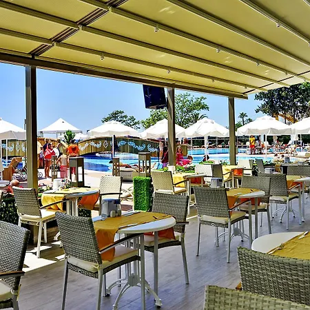 Azura Deluxe & Hotel 5*