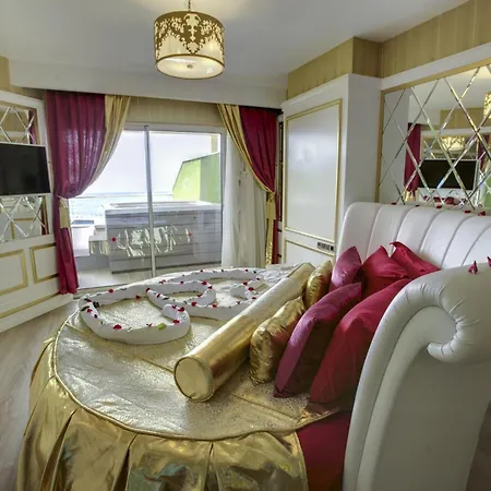 Hotel Azura Deluxe &