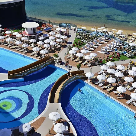 מלון Azura Deluxe &