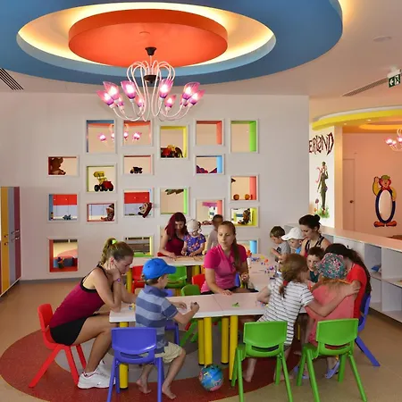 מלון Azura Deluxe &