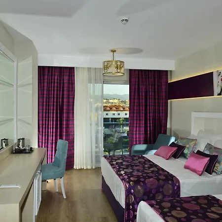 Azura Deluxe & Hotel