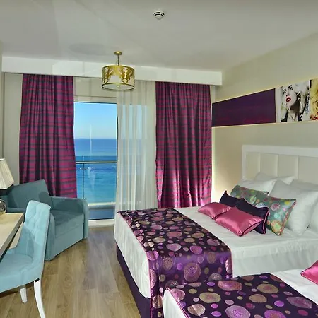 Azura Deluxe & מלון 5*