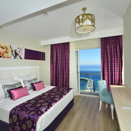 Azura Deluxe & מלון 5*