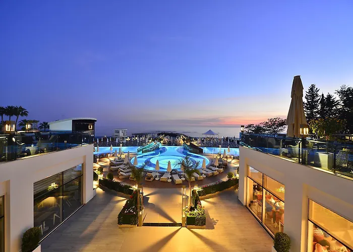 Szálloda Azura Deluxe &