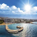 Otel Azura Deluxe & 5*