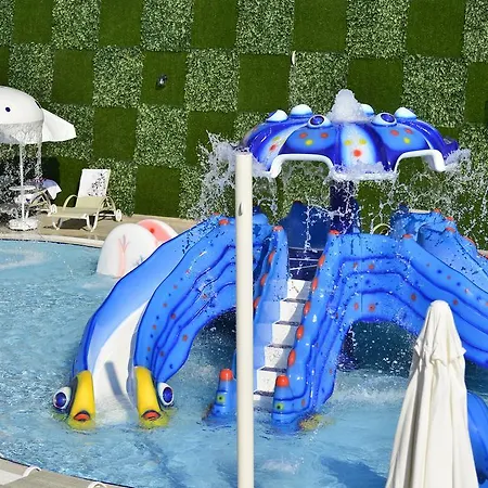 Hotel Azura Deluxe & - Ultra