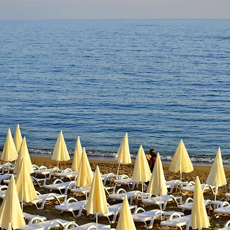 Azura Deluxe & Hotel