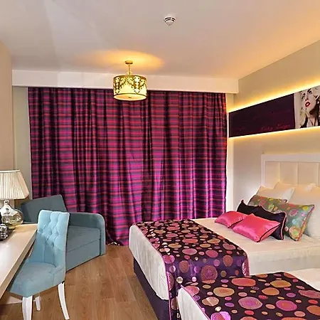 Azura Deluxe & Hotel 5*