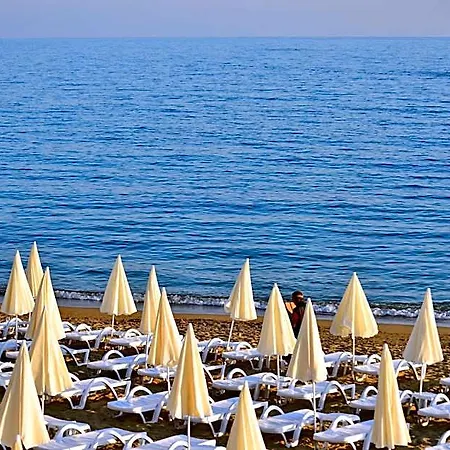 Azura Deluxe & Hotel
