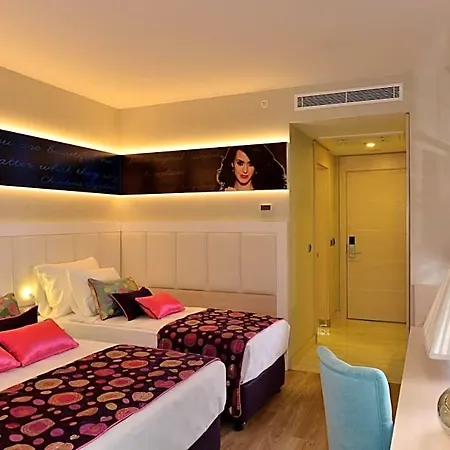 Azura Deluxe & Hotel