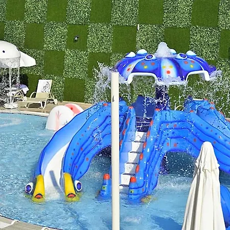 Azura Deluxe & Hotel 5*