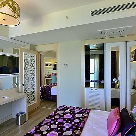 Azura Deluxe & Hotel Avsallar