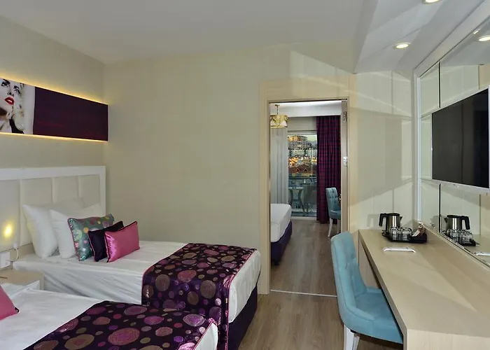 Azura Deluxe & Авсаллар