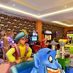 Azura Deluxe & Hotel