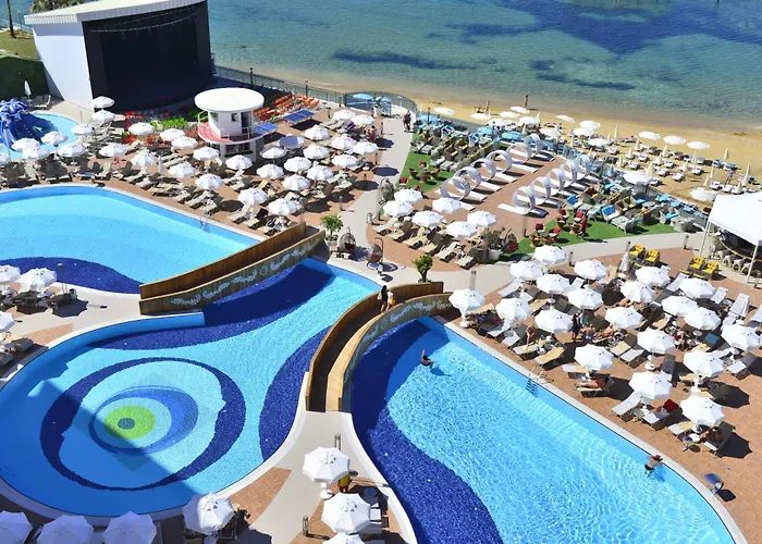 Azura Deluxe Resort&spa - Ultra Hotel 5*