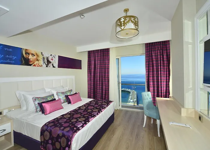 Azura Deluxe Resort&spa - Ultra Hotel 5*